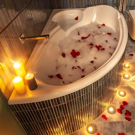 Апартаменти Alfa Halytska 9 Львів