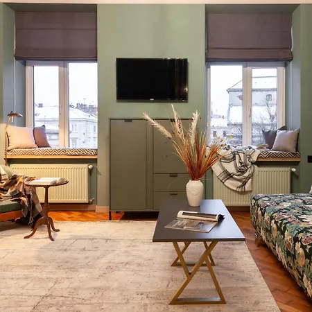 Alfa Halytska 9 * إلفيف